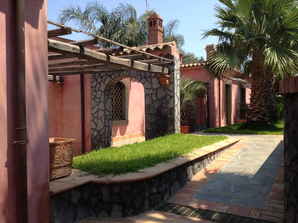 Villa Del Nespolo Fiumefreddo di Sicilia Eksteriør billede