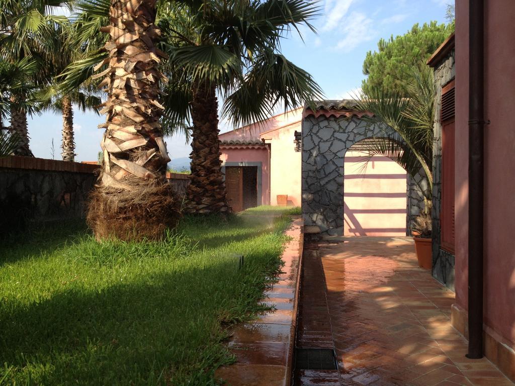 Villa Del Nespolo Fiumefreddo di Sicilia Eksteriør billede